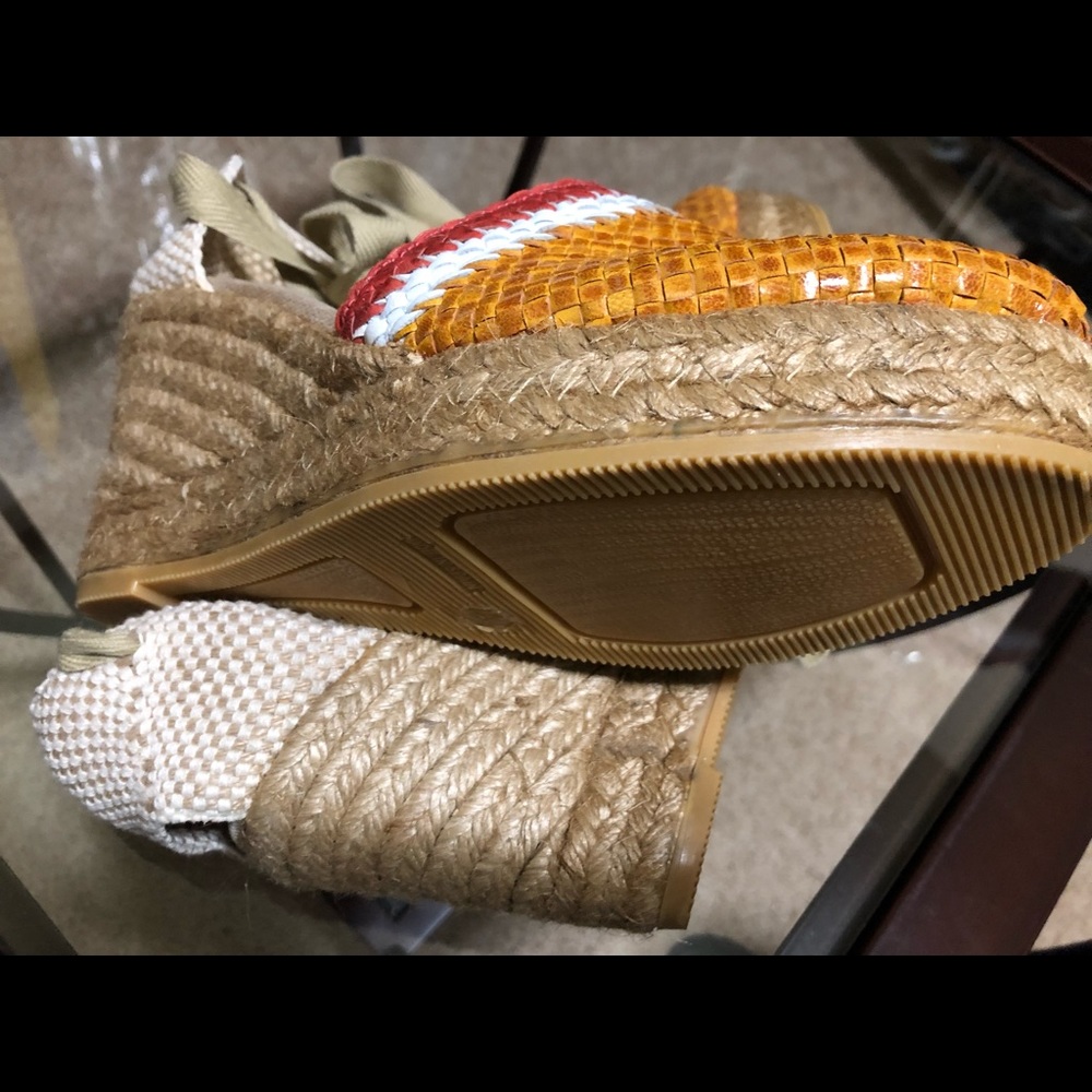 Shoe - Picture 6 of 7